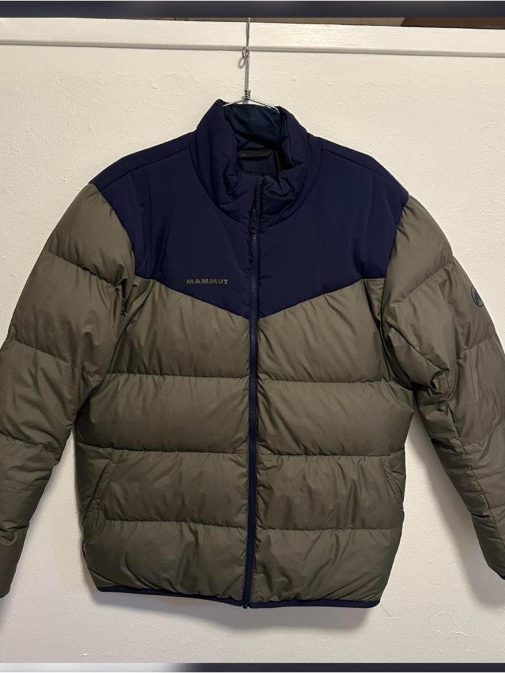 Mammut Men’s Two-Tone Puffer Jacket in Olive and Peacoat
